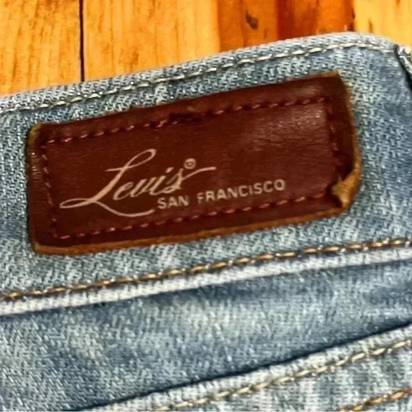 Levi’s San Francisco Demi Curve Light wash Bootcut - Picture 2 of 6